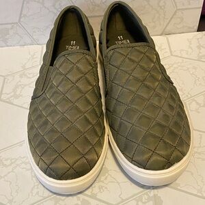 Women's Quilted Slip-On Shoes - Olive Green